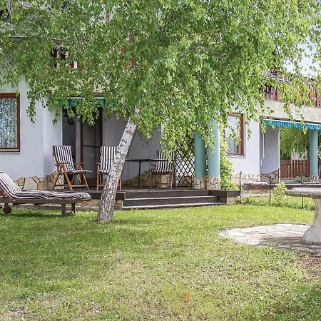 Amazing In W/ 2 Bedrooms *
